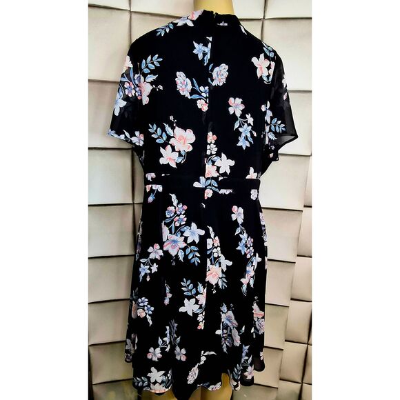 Torrid Floral dress - Picture 7 of 7